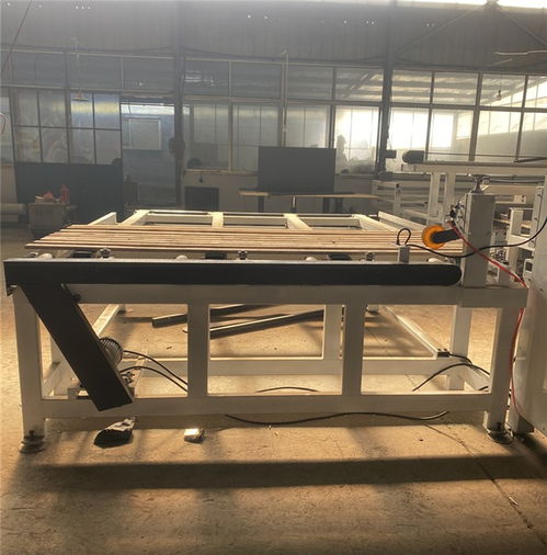 連意全自動拼板機 機械科技賦能，引領板材拼接新紀元